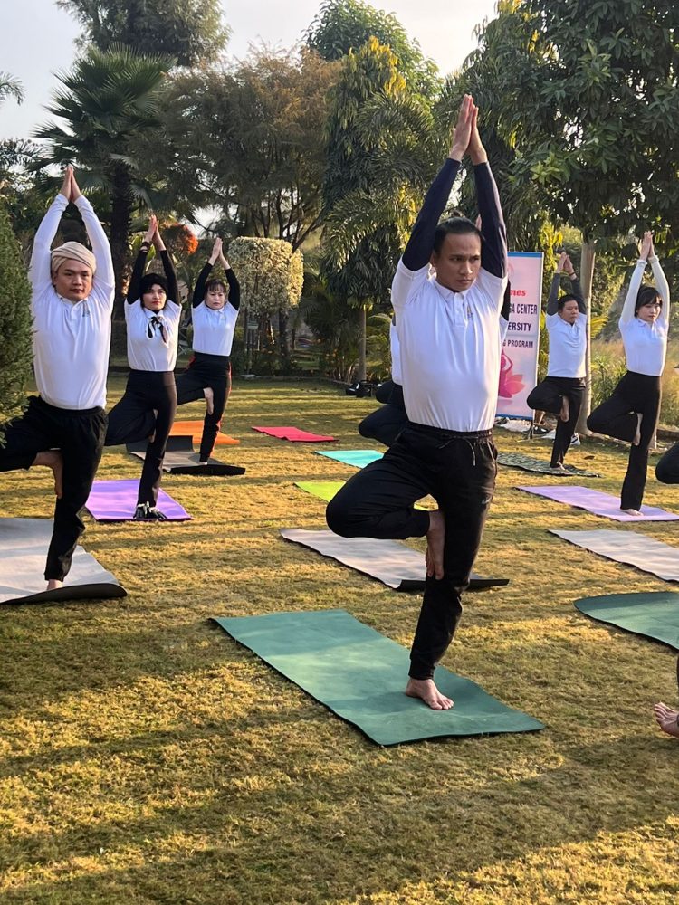 एसजीआरआरयू में वियतनाम के छात्र  छात्राओं ने लिया योग प्रशिक्षण, दो दिवसीय प्रशिक्षण शिविर में भारतीय संस्कृति एवम् दर्शन के ममत्व को समझा