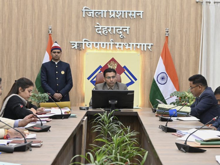 अधिकतम भूमि धोखाधड़ी का मुख्य कारण जनमानस को रजिस्ट्री लैण्ड रिकार्ड की पूर्वतः जानकारी न होनाः डीएम