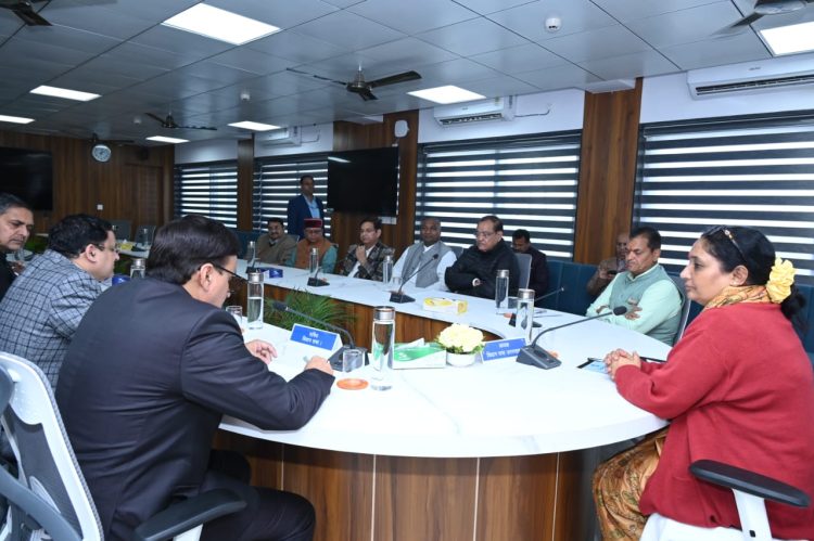 विधानसभा सत्र आहूत होने के पश्चात विधानसभा अध्यक्ष ऋतु खण्डूड़ी भूषण की अध्यक्षता में सम्पन्न हुई विधान मण्डल दल व कार्यमंत्रणा समित बैठक।