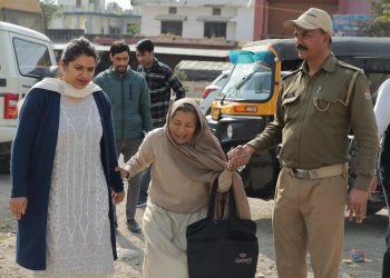 गुड न्यूज: डीएम ने 97 वर्षीय वृद्ध महिला को सम्पति पर कब्जा दिलाकर, जनमानस में सरकार पर भरोसा रखने का दिया सन्देश 