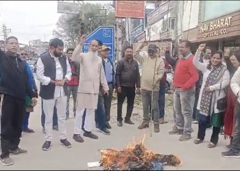 बिग ब्रेकिंग : कैबिनेट मंत्री के विवादित बयान पर उबाल, रीजनल पार्टी ने किया विरोध प्रदर्शन