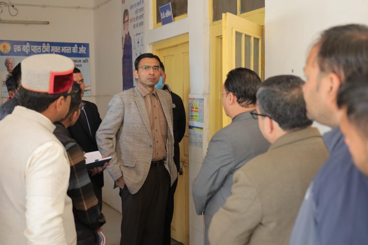 त्यूणी स्वास्थ्य केंद्र में सुविधाओं का विस्तार: डीएम संवीन बंसल ने किया औचक निरीक्षण