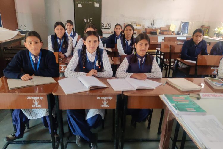 सरकारी स्कूलों में शिक्षा क्रांति: प्रोजेक्ट उत्कर्ष से बदल रही तस्वीर, डीएम
