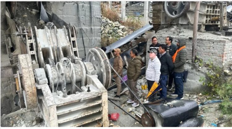 बिग ब्रेकिंग : बड़कोट में अवैध खनन का भंडाफोड़, विनोद डोभाल का स्टोन क्रशर सीज, ₹17.34 लाख का जुर्माना