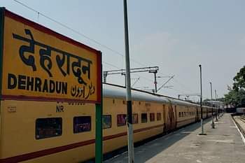 बड़ी खबर: देहरादून रेलवे स्टेशन पर सुरक्षा व्यवस्था को चाक-चौबंद, प्लेटफॉर्म बदलाव पर रोक