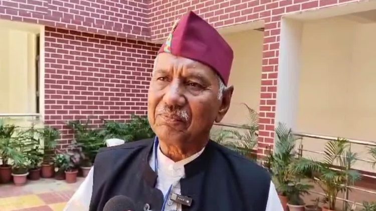 बड़ी खबर : नेगी दा के होली गीत से सियासत में उबाल, सुरों के तीरों ने चढ़ाया सियासी पारा