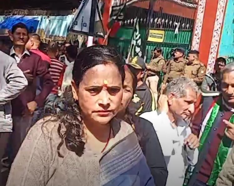 कैबिनेट मंत्री की बर्खास्तगी की मांग को लेकर राष्ट्रवादी रीजनल पार्टी का सीएम आवास कूच