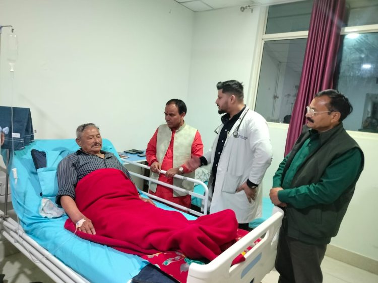 बड़ी खबर: स्वास्थ्य मंत्री डॉ. धन सिंह रावत ने श्री महंत इंदिरेश अस्पताल में मरीजों का हालचाल जाना