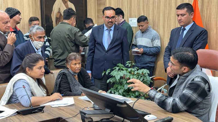 जनता दर्शन: सेवा और सुशासन की मिसाल बना जिला प्रशासन