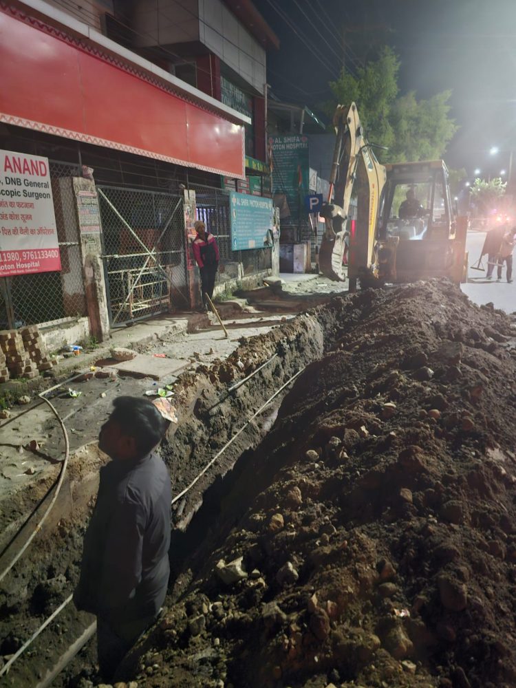 आईएसबीटी चौक पर जलभराव से मिलेगी निजात: डीएम सविन बसंल की सख्ती से युद्धस्तर पर ड्रेनेज सिस्टम का काम शुरू