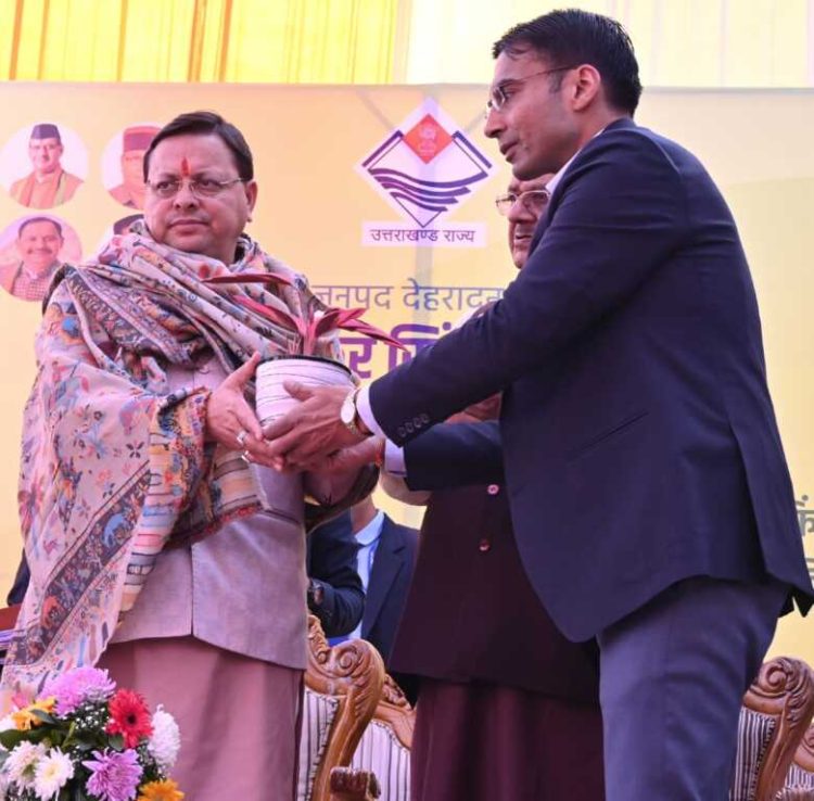 डीएम की सख्ती रंग लाई: व्यासी परियोजना प्रभावित 27 परिवारों को मिला 26 लाख का प्रतिकर