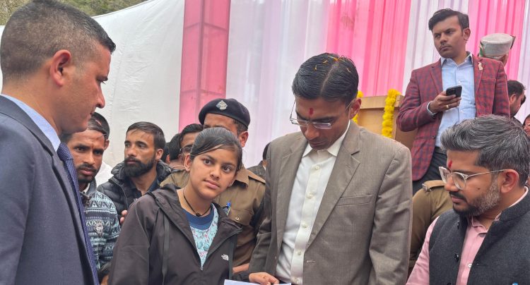 डीएम शिविर में राहत की बरसात: बिल माफ, पेंशन और आर्थिक सहायता