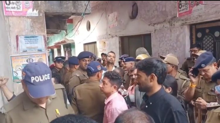 बड़ी खबर : खटीमा में बिना मान्यता चल रहे नौ मदरसे सील, प्रशासन की कड़ी कार्रवाई जारी