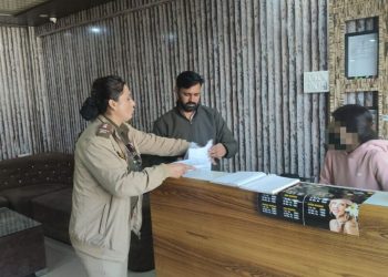 बड़ी खबर: देहरादून में स्पा सेंटरों पर पुलिस का बड़ा एक्शन – छापेमारी के दौरान अफरातफरी