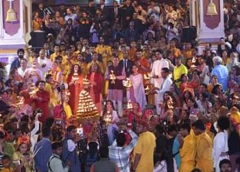 अंतरराष्ट्रीय योग महोत्सव: परमार्थ निकेतन में सीएम पुष्कर सिंह धामी ने की गंगा आरती, योग साधना में जुटे हजारों जिज्ञासु