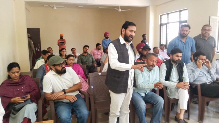 बिग ब्रेकिंग : टोल वसूली के खिलाफ राष्ट्रवादी रीजनल पार्टी का हल्ला बोल, प्रशासन को 15 दिन का अल्टीमेटम