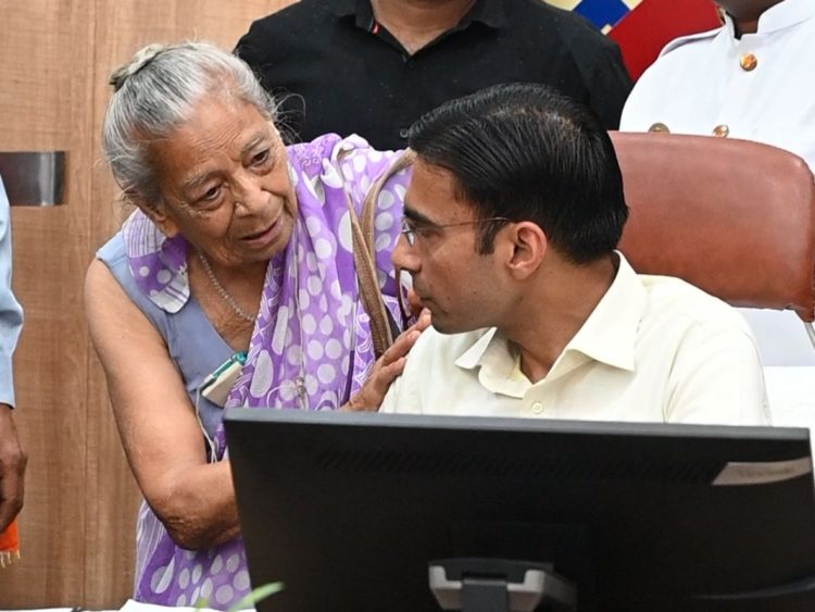 मुख्यमंत्री के संकल्प को ज़मीन पर उतारता जिला प्रशासन: 4 घंटे चले जन दर्शन में 174 शिकायतों का त्वरित निस्तारण”