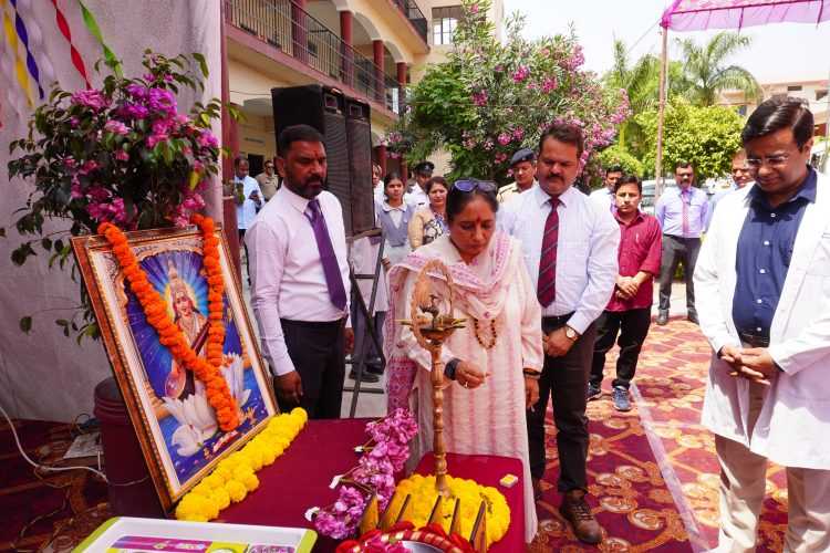 कोटद्वार में श्री महंत इन्दिरेश अस्पताल का निःशुल्क स्वास्थ्य शिविर, 1803 लोगों ने लिया लाभ