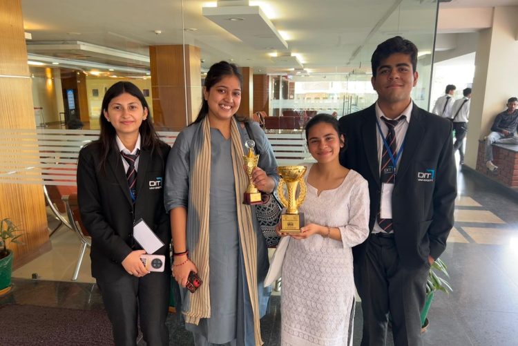 गुड न्यूज: अंतर विश्वविद्यालय वाद-विवाद प्रतियोगिता में एसजीआरआर विश्वविद्यालय की हंसिका सक्सेना बनीं सर्वश्रेष्ठ वक्ता, टीम रही प्रथम उपविजेता