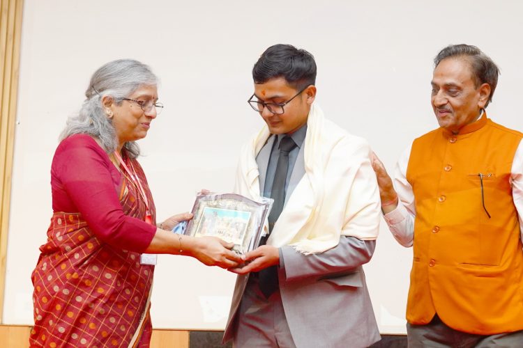 आईएएस अंशुल भट्ट ने एसजीआरआर विश्वविद्यालय में बताए UPSC सफलता के मंत्र | छात्रों में जगा आत्मविश्वास