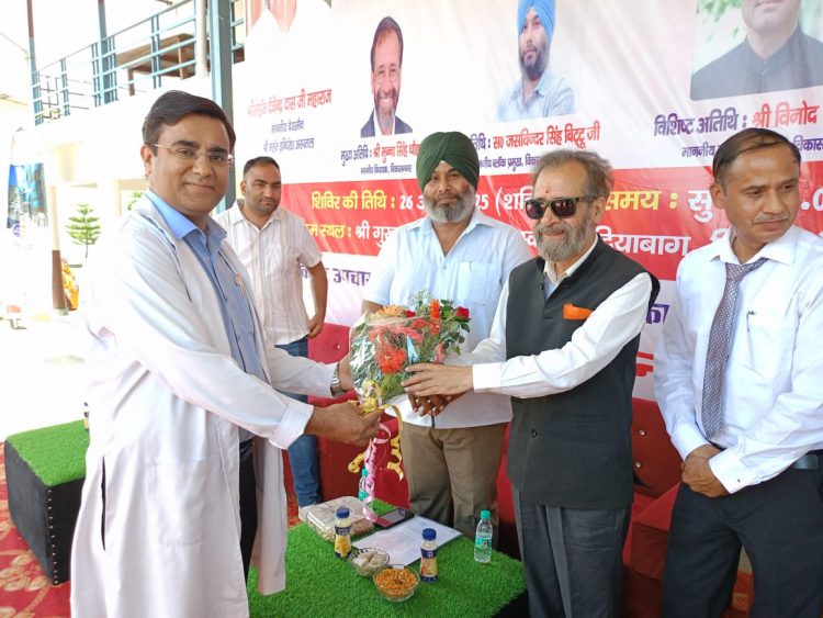 श्री महंत इन्दिरेश अस्पताल के निःशुल्क स्वास्थ्य शिविर में 1121 मरीजों ने ली चिकित्सकीय सेवाएं