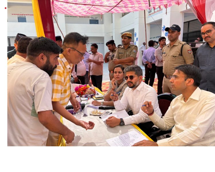 लाखामंडल में लगा डीएम दरबार: 76 शिकायतें दर्ज, अधिकांश का मौके पर समाधान