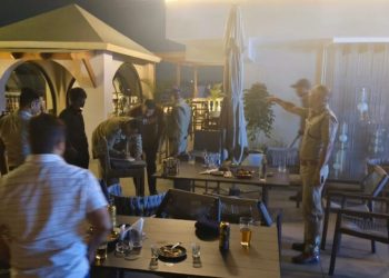 बड़ी खबर: रात 12 बजे के बाद भी होटल JSR में शराब पार्टी, पुलिस ने की कड़ी कार्रवाई