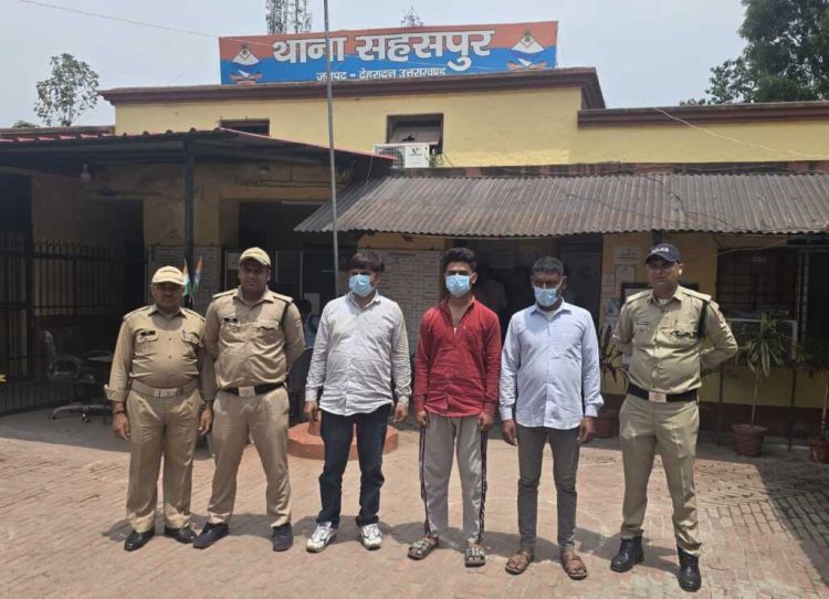 बड़ी खबर: खेत की डोल को लेकर दो पक्षों में विवाद, तीन गिरफ्तार