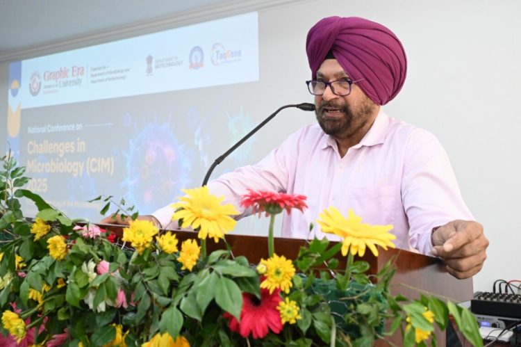 ग्राफिक एरा डीम्ड यूनिवर्सिटी में राष्ट्रीय सम्मेलन: डॉ. महेश साहू को सर्वश्रेष्ठ शोध पत्र का पुरस्कार