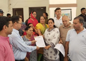 नकरौंदा जीरो पॉइंट में जलभराव की समस्या को लेकर राष्ट्रवादी रीजनल पार्टी ने किया नगर निगम का घेराव