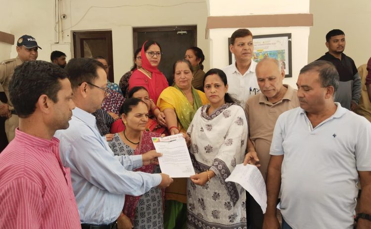 नकरौंदा जीरो पॉइंट में जलभराव की समस्या को लेकर राष्ट्रवादी रीजनल पार्टी ने किया नगर निगम का घेराव