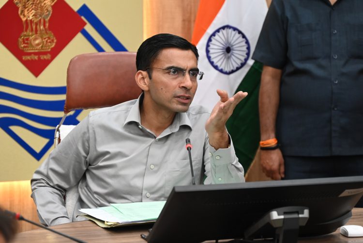 डीएम का स्पष्ट निर्देश: युद्धस्तर पर हो पेयजल समस्या का समाधान
