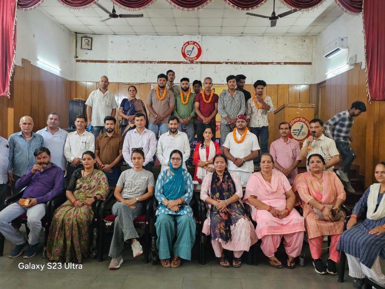 बिग ब्रेकिंग: जन अधिकार मोर्चा के प्रदेश अध्यक्ष ने दर्जनों समर्थकों के साथ थामा राष्ट्रवादी रीजनल पार्टी का दामन