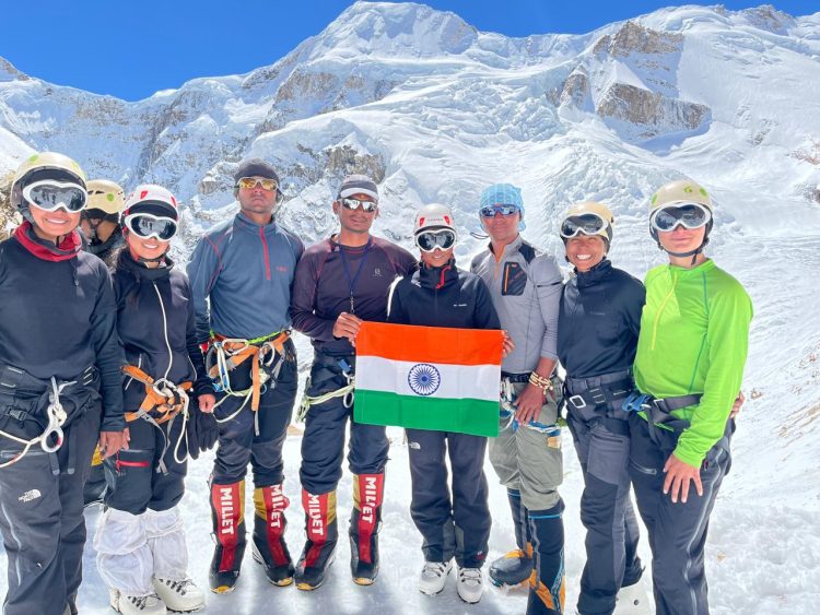 एनसीसी के तीन जांबाज़ कैडेट्स ने माउंट एवरेस्ट चढ़कर किया देश को गौरवान्वित