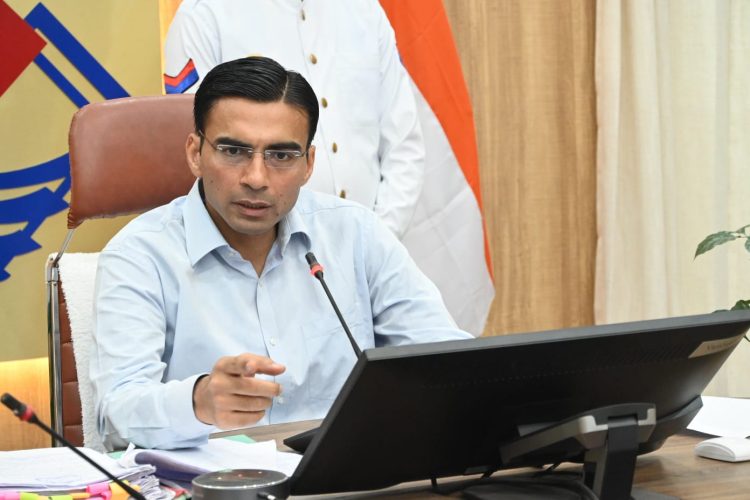 बिग ब्रेकिंग : देहरादून में शिक्षा माफियाओं पर जिला प्रशासन का बड़ा प्रहार, 5.20 लाख रुपये का जुर्माना