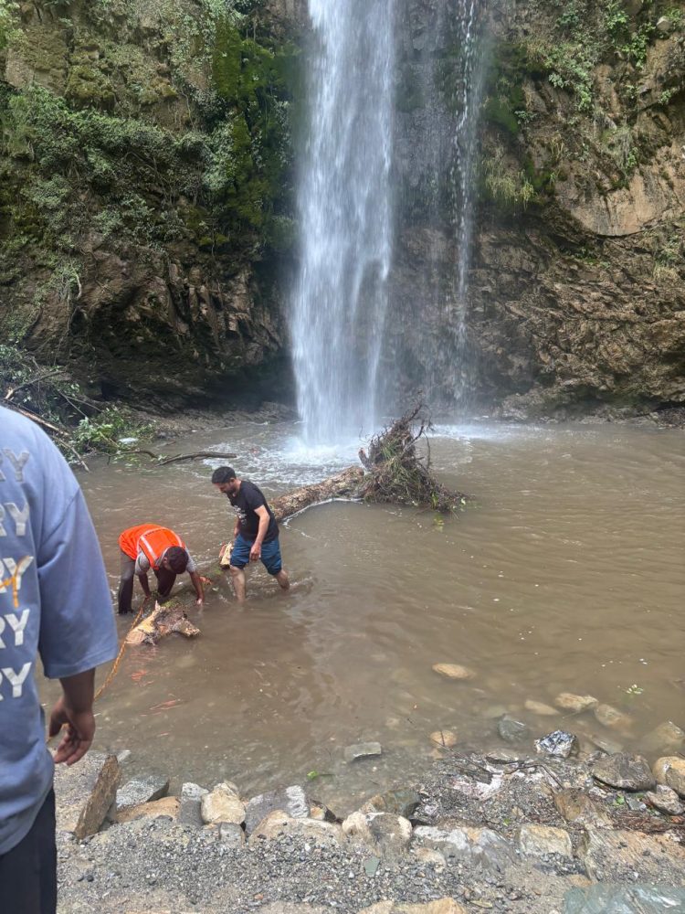 चकराता: टाइगर फॉल में पहाड़ी से गिरे पत्थर की चपेट में आने से दो लोगों की दर्दनाक मौत