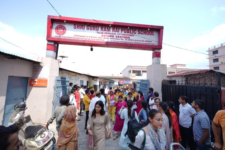 एसजीआरआर एजुकेशन मिशन की शिक्षक चयन प्रक्रिया में उत्तर भारत के हजारों अभ्यर्थियों ने लिया भाग