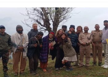 बड़ी खबर: मुनस्यारी के जंगलों से हटाए गए विदेशी पर्यटक, वन क्षेत्र में बिना अनुमति कर रहे थे ठहराव