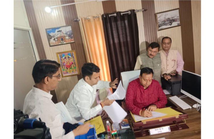 बिग ब्रेकिंग: बीकेटीसी के नवनियुक्त अध्यक्ष हेमंत द्विवेदी और उपाध्यक्ष विजय कपरवाण ने संभाला पदभार