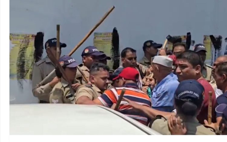 बिग ब्रेकिंग : कांग्रेस कार्यालय पर पूर्व विधायक ने जताया अधिकार, तालेबंदी कर दिखाया विरोध