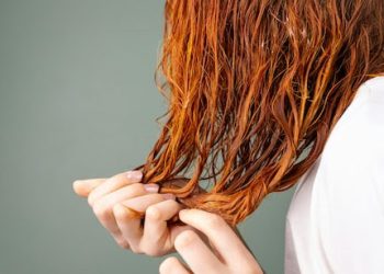 Mehendi For White Hair: सफेद बालों को काला करने के लिए बनाएं नेचुरल हेयर डाई