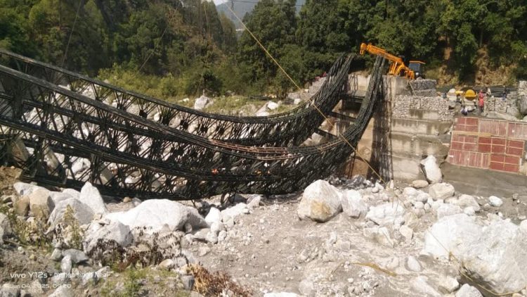 एक्शन : थराली बैली ब्रिज हादसे पर सरकार की बड़ी कार्रवाई, तीन इंजीनियर निलंबित