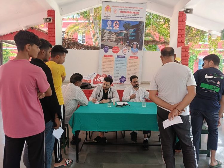 श्री महंत इन्दिरेश अस्पताल के निःशुल्क स्वास्थ्य शिविर से 300 बंदियों को मिला जीवन रक्षक परामर्श