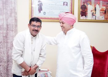 परमवीर चक्र विजेता कैप्टन योगेन्द्र सिंह यादव ने श्री दरबार साहिब में टेका माथा