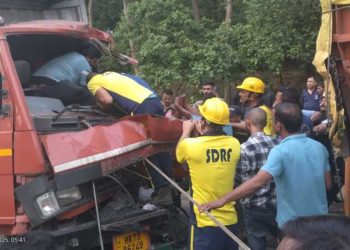 देहरादून ट्रक हादसा: कुआंवाला में भीषण दुर्घटना, SDRF ने बचाई जानें, 4 लोग घायल