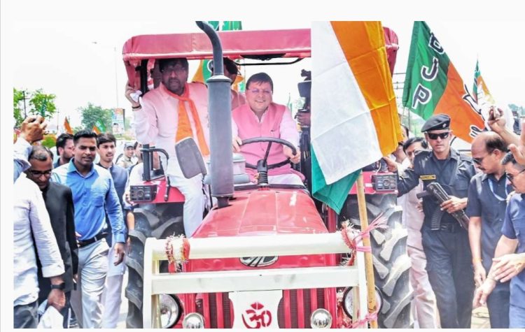 ट्रैक्टर की स्टेयरिंग से लेकर संविधान तक: सीएम धामी का ग्राउंड-कनेक्टेड लीडरशिप मॉडल