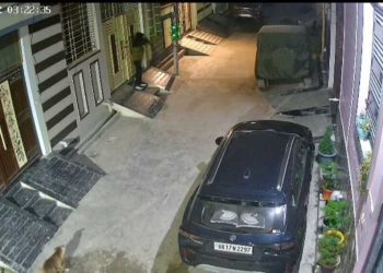 बड़ी खबर : बंद मकान में लाखों की चोरी, CCTV में कैद हुए नकाबपोश चोर, इलाके में दहशत