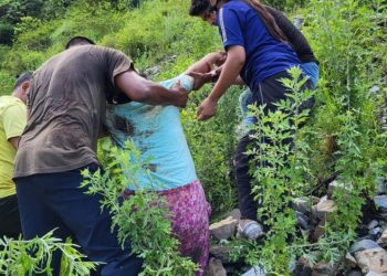 हादसों का काला दिन: रुद्रप्रयाग में टेंपो ट्रैवलर अलकनंदा में समाई, 2 की मौत, 10 अब भी लापता
