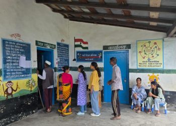 द्वाराहाट के गनोली बूथ पर दोबारा मतदान जारी, जानिए क्यों हुई पुनर्मतदान की नौबत