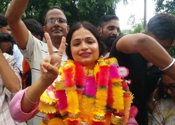 नैनीताल पंचायत चुनाव: बीजेपी को बड़ा झटका, बागी नेता की पत्नी छवि बोरा कांडपाल ने रचा इतिहास